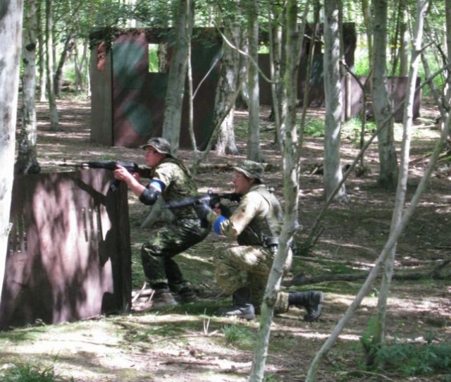  En mitad de una partida de airsoft 
